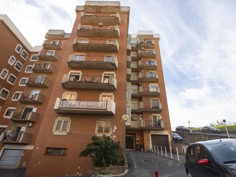 Viale Vincenzo de Filippis, 132