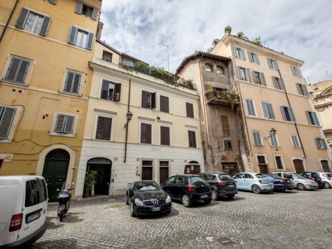 Piazza Costaguti, 36