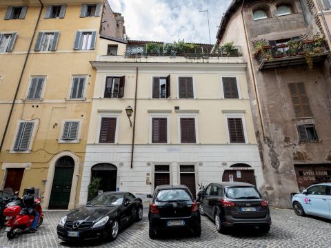 Piazza Costaguti, 36