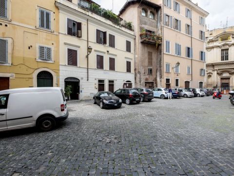 Piazza Costaguti, 36