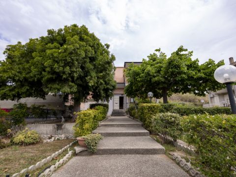 Via Francesco Caporale, 21