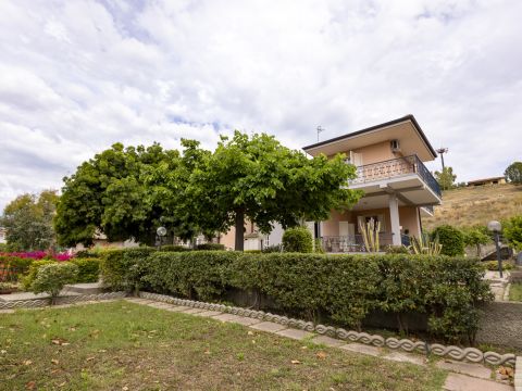 Via Francesco Caporale, 21