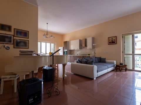 Via Francesco Caporale, 21