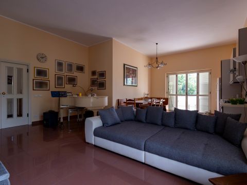 Via Francesco Caporale, 21