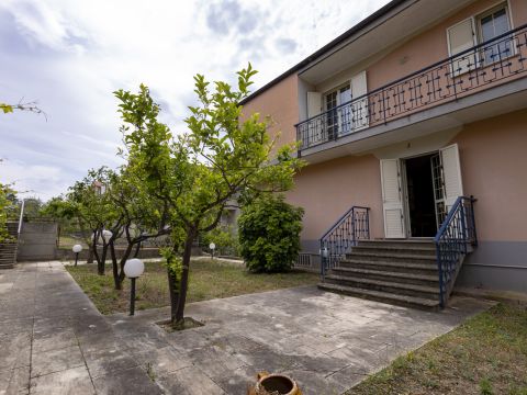 Via Francesco Caporale, 21