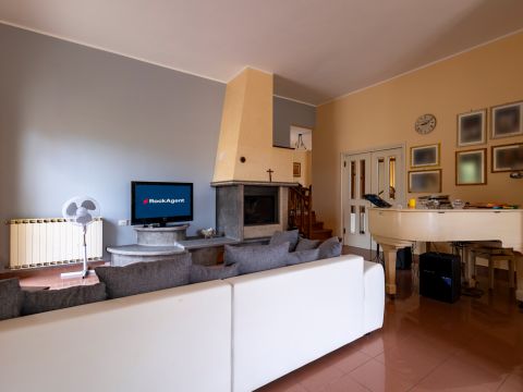 Via Francesco Caporale, 21