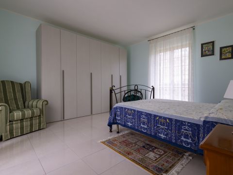 Via Francesco Caporale, 21