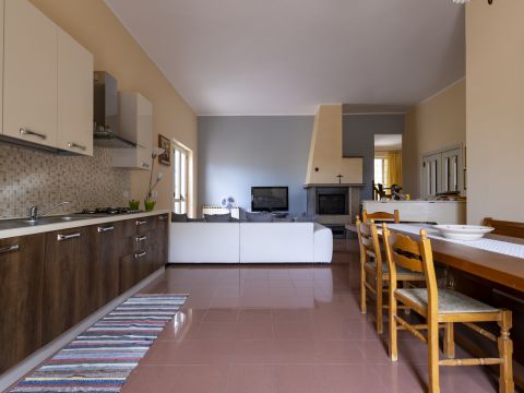 Via Francesco Caporale, 21