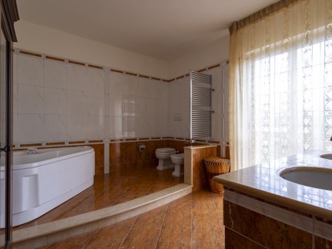 Via Francesco Caporale, 21