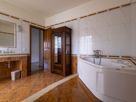 Via Francesco Caporale, 21