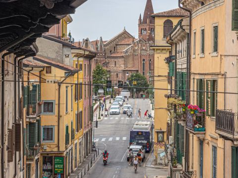 Via S. Paolo, 24