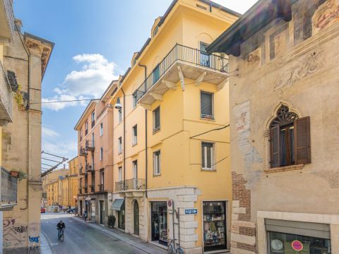 Via S. Paolo, 24