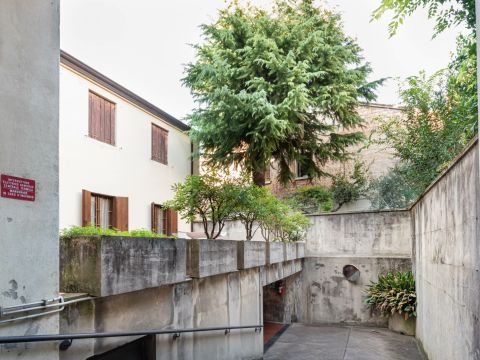 Via B. Pellegrino, 14