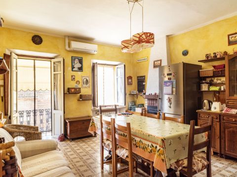 Via Sant'Ambrogio, 3