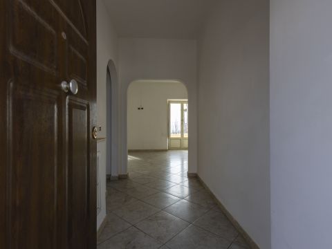 Largo Raffaele Marincola Cattaneo, 33