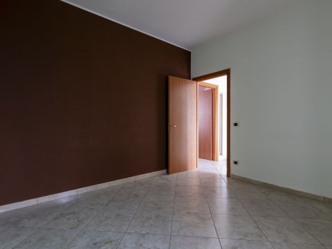 Largo Raffaele Marincola Cattaneo, 33
