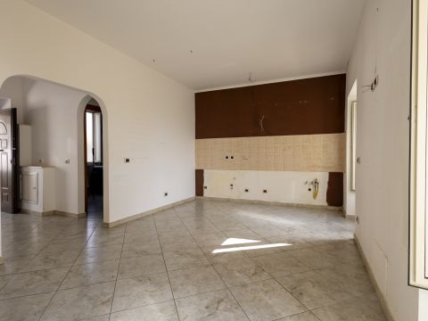 Largo Raffaele Marincola Cattaneo, 33