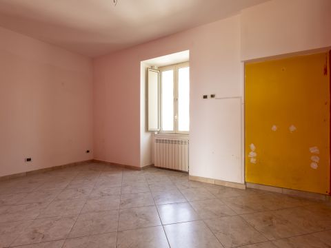 Largo Raffaele Marincola Cattaneo, 33