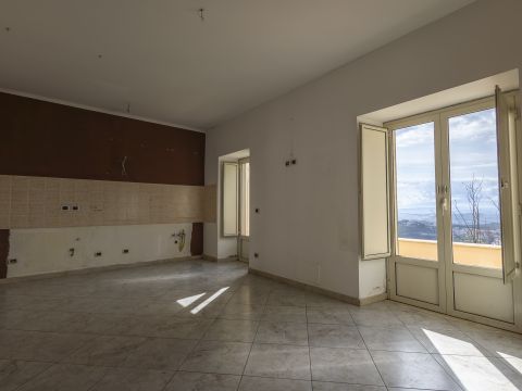 Largo Raffaele Marincola Cattaneo, 33