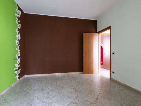 Largo Raffaele Marincola Cattaneo, 33