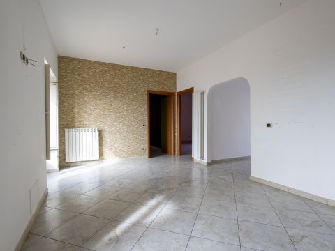 Largo Raffaele Marincola Cattaneo, 33