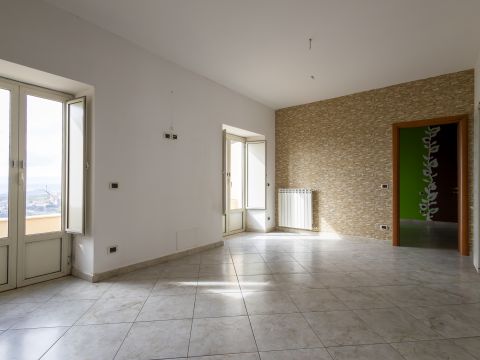Largo Raffaele Marincola Cattaneo, 33