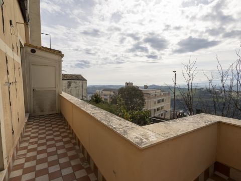 Largo Raffaele Marincola Cattaneo, 33