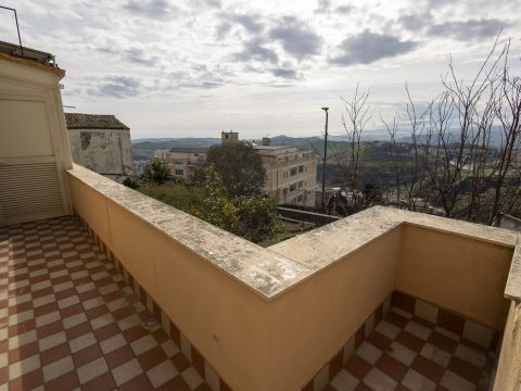 Largo Raffaele Marincola Cattaneo, 33