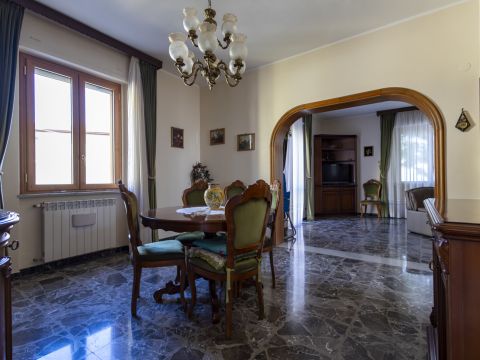 Viale Vincenzo Gattoleo, 127