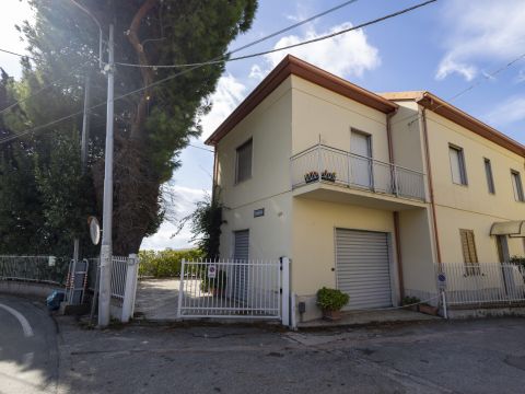 Viale Vincenzo Gattoleo, 127