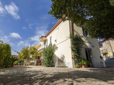 Viale Vincenzo Gattoleo, 127