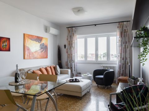 Via Carlo Amoretti, 252