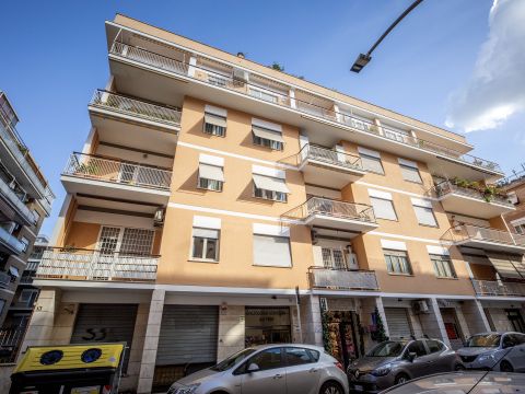 Via Giuseppe Troiani, 13