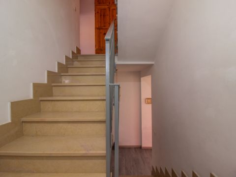 Via Cesare Battisti 20