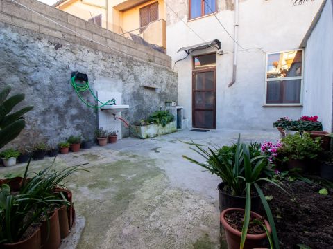 Via Cesare Battisti 20