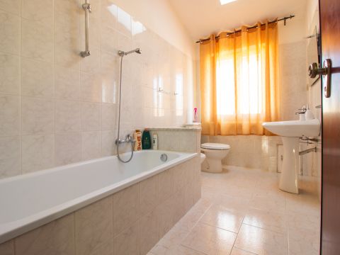 Via Cesare Battisti 20