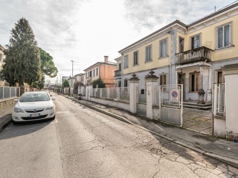 Via Tunisi, 11