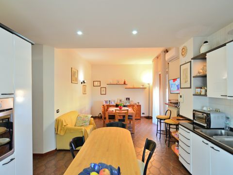 Via Lazio, 32