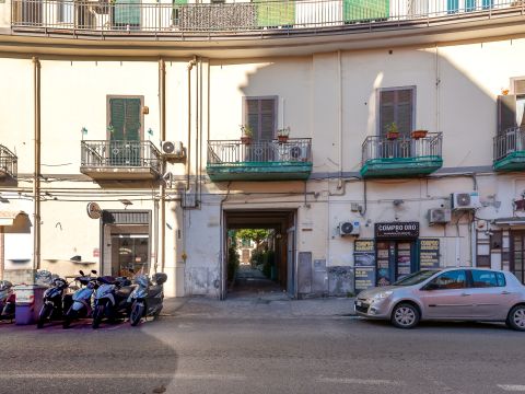 Via Alessandro Manzoni, 28