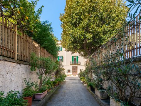 Via Alessandro Manzoni, 28