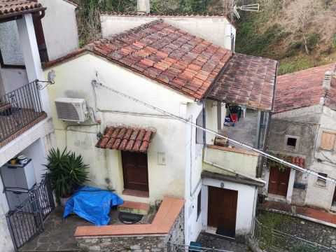 Via Mazzarella, 80
