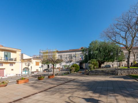 Piazza G. B. Ferraioli,5