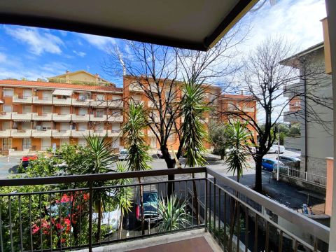 Via Ischia, 8