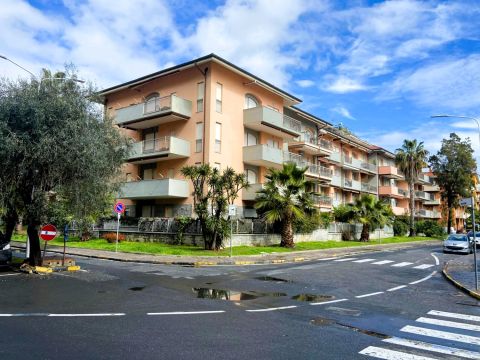 Via Ischia, 8