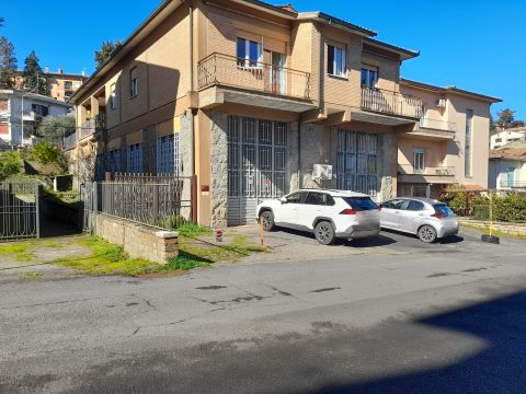 Via Vittorio Veneto 4