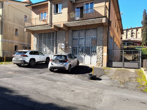 Via Vittorio Veneto 4