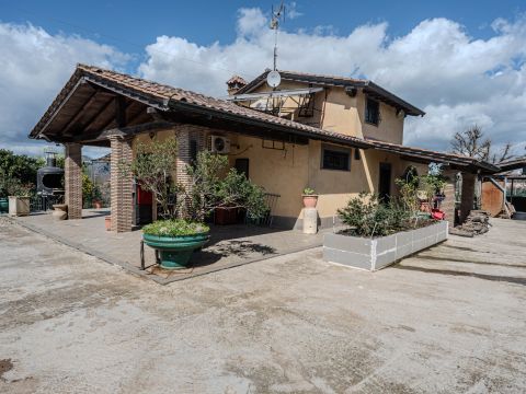 Località Colle Fiorito, 13