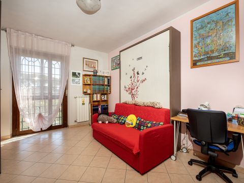 Viale Attilio Bertolucci, 32