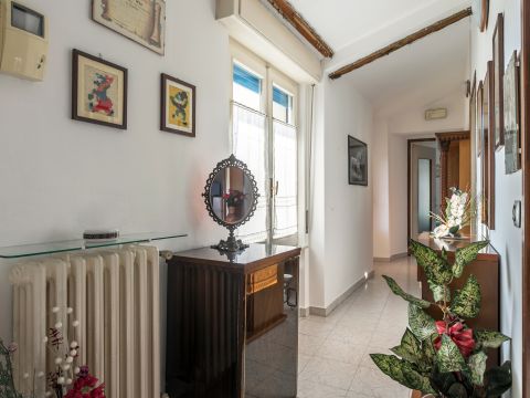 Via Castegnate, 66