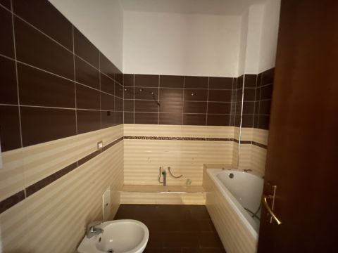 Via Napoli Achille, 9 - Salerno